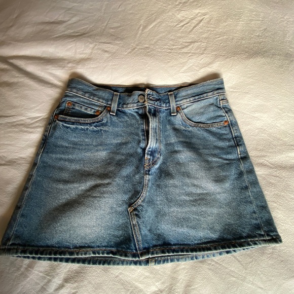 Levi’s Denim Skirt - Picture 3 of 5